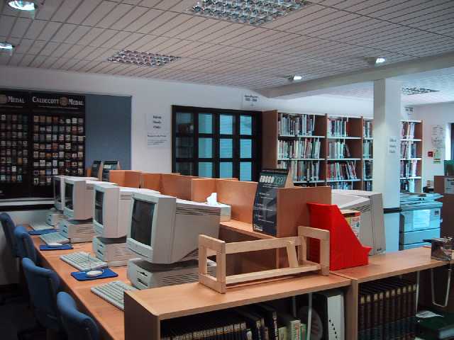 Library_MiddleSchool.jpg (40170 bytes)