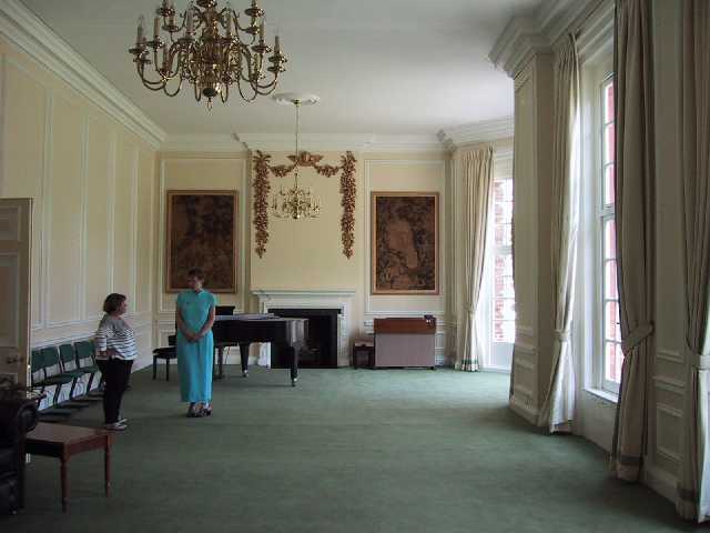 FormalReception.jpg (28337 bytes)