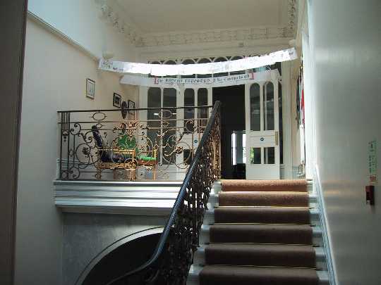 MansionStaris.jpg (24369 bytes)