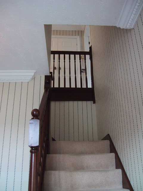 stairs.jpg (26644 bytes)
