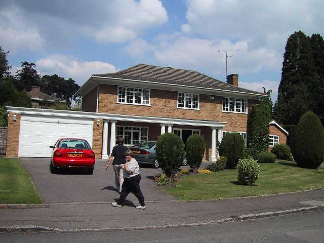 front-1.jpg (37003 bytes)